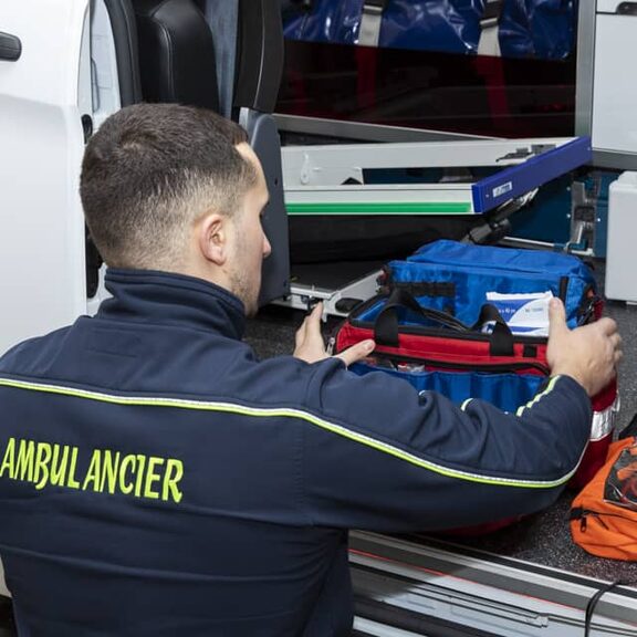 AMBULANCE POUR TRANSPORT MÉDICAL À LINSELLES